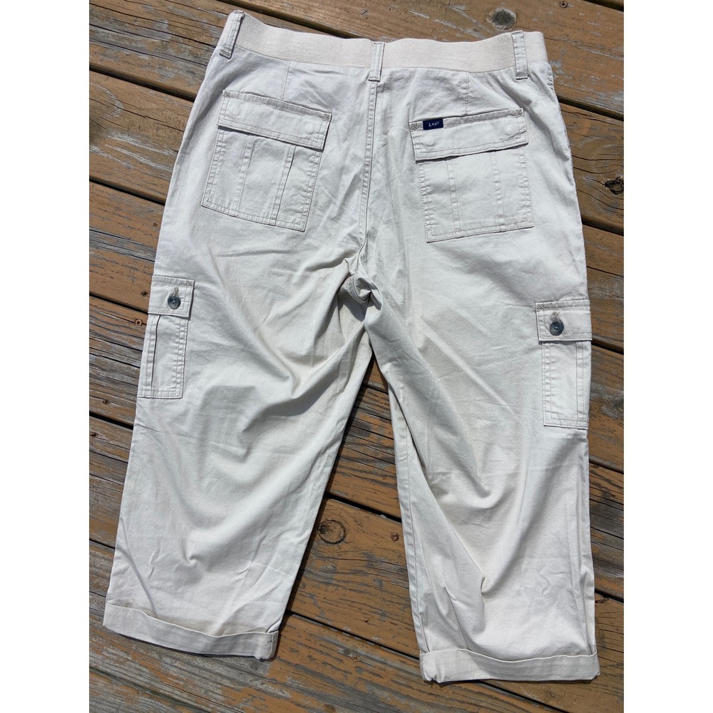 Lee Relaxed Fit Mid Rise Cargo Capris Oxford Tan Size 12 Medium NWT - Picture 3 of 6